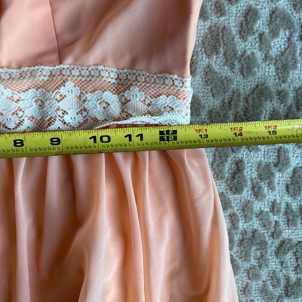 Handmade Vintage Peach and Cream Off the Shoulder Lace Dress, size XS - Picture 9 of 9